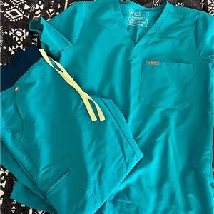 Women’s FIGS Jogger Set in Teal -Size Small